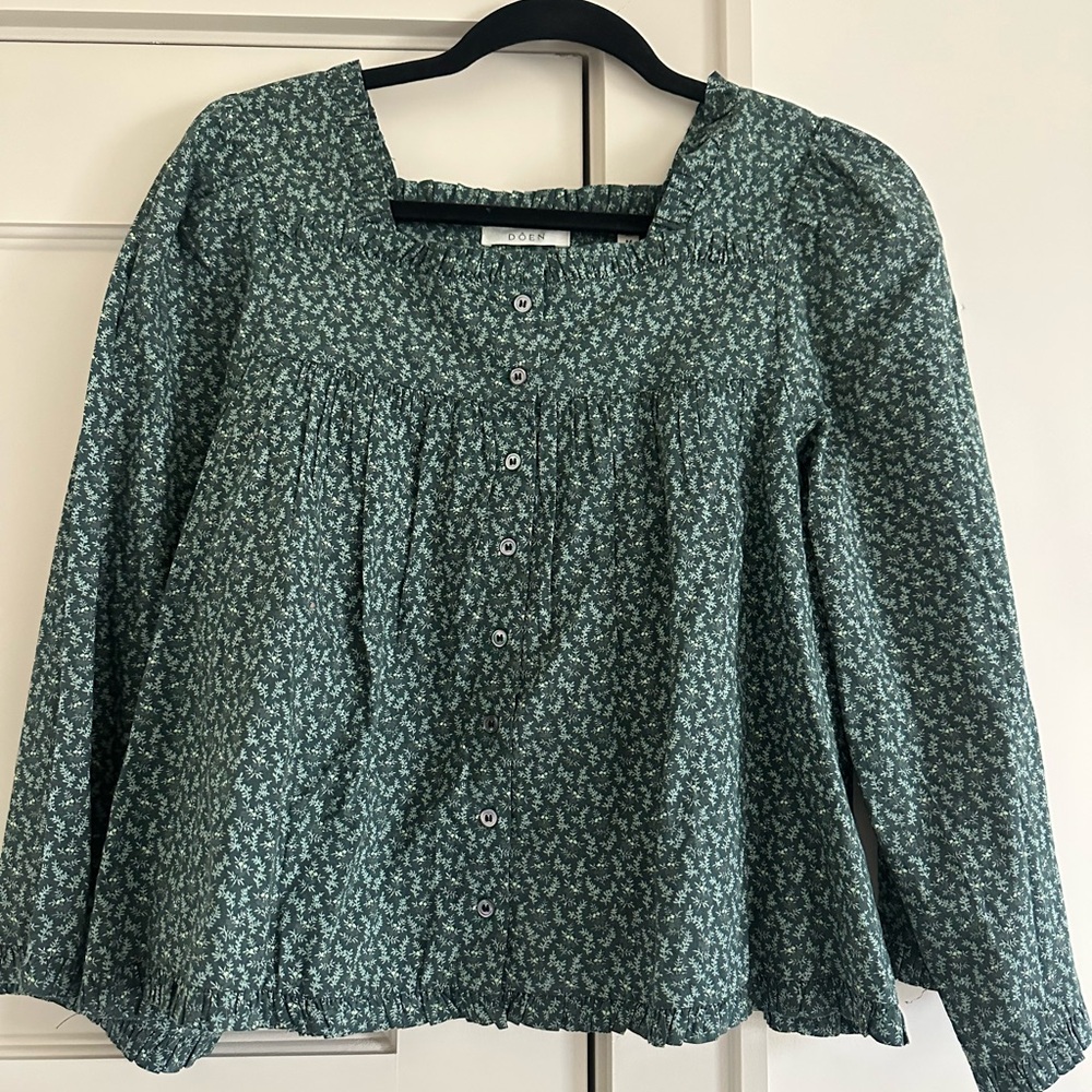 Doen green floral blouse M